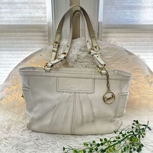 Coach Vintage F13759 All-White Pleated Gallery Zip Top Hand /Shoulder Bag medium